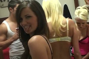 欧美丰满少妇乱xxxxx 3 Porn